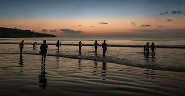 留住藍(lán)天碧水，也要留住萬(wàn)物生靈